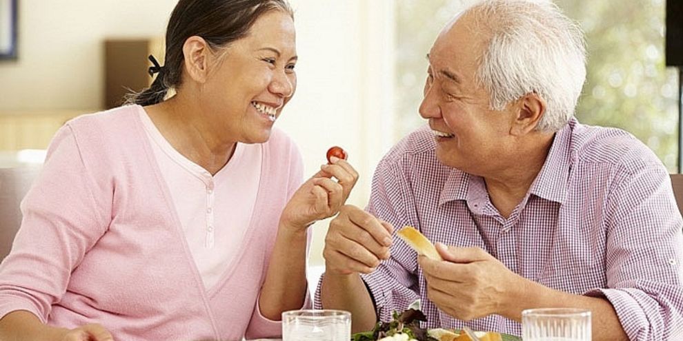 Bí quyết xây dựng bữa ăn lành mạnh cho người cao tuổi